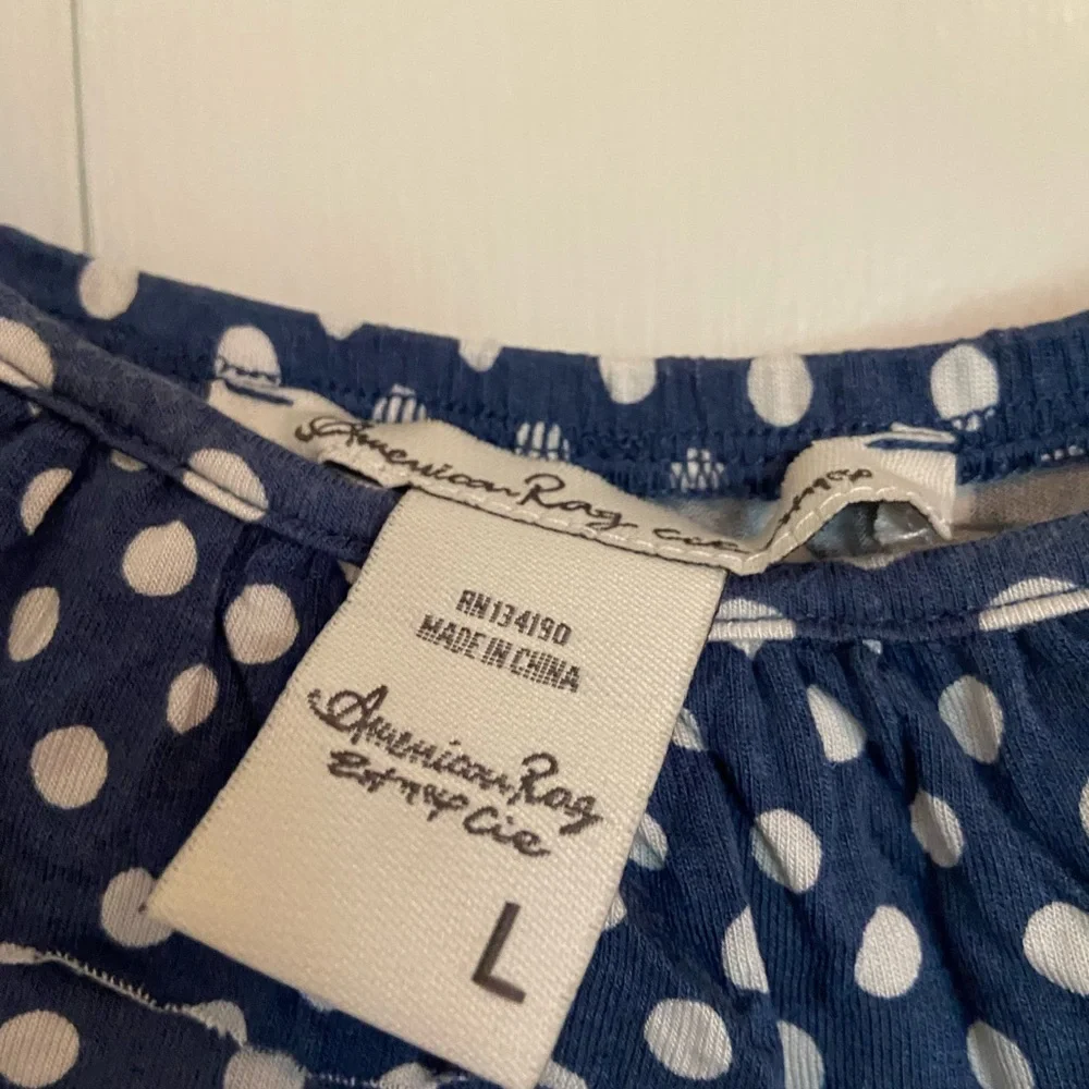 Tops - Picture 2 of 4